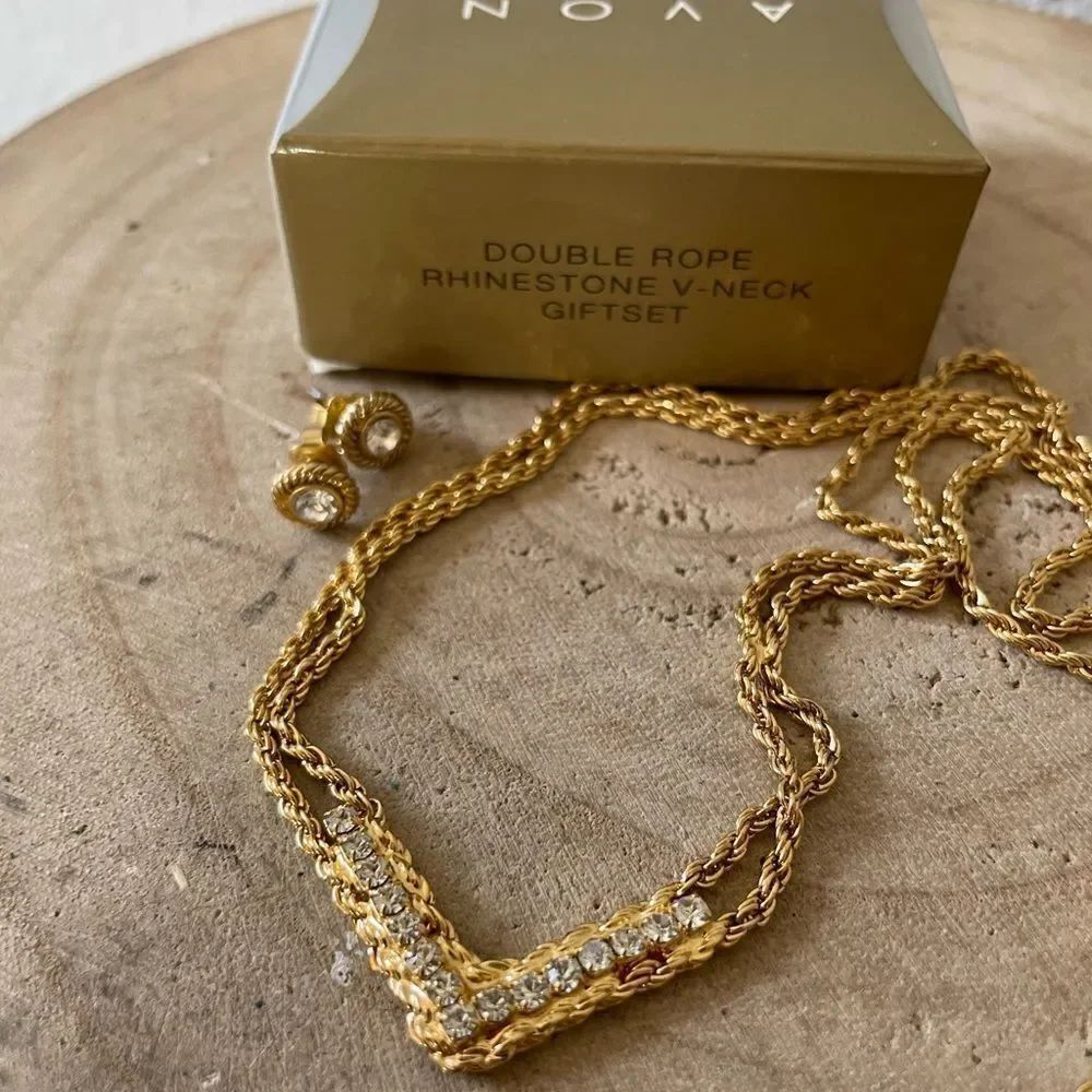 AvonβDoubleΒ RopeβV-NeckβNecklaceβandβMatchingβEarrings